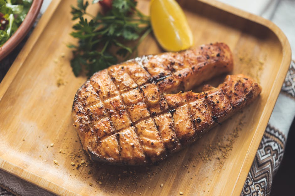 Wie lange muss ein Nackensteak auf dem Grill garen?