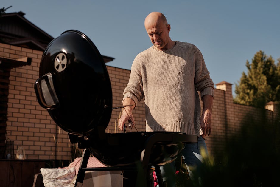 Wurst auf dem Grill garen