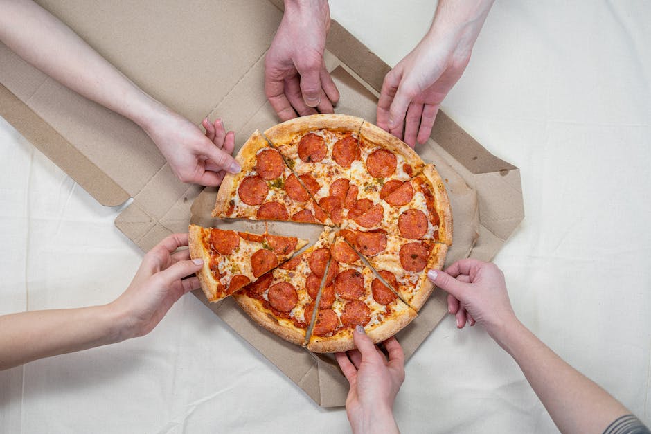 Pizza-Zubereitung auf dem Grill